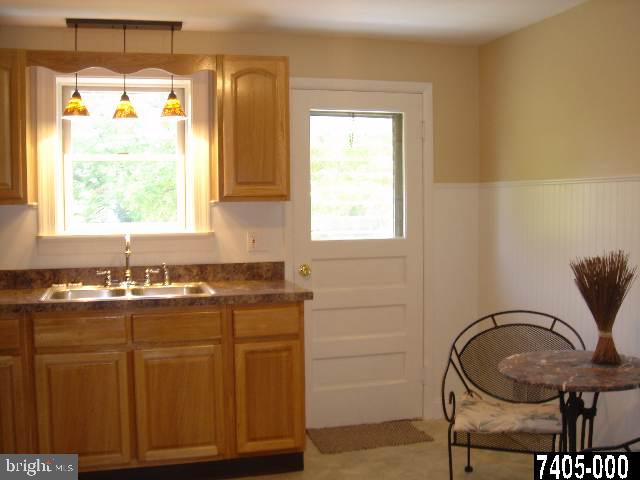 1143 Ruth Street York, PA 17408 - Photo 3 of 9 Gallery Image 3