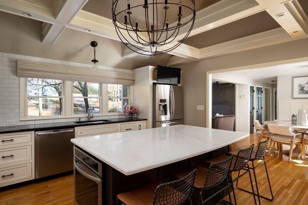 42 Pioneer Road Hingham, MA 02043 - Photo 4 of 34 Gallery Image 4