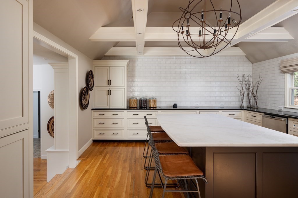 42 Pioneer Road Hingham, MA 02043 - Photo 5 of 34 Gallery Image 5