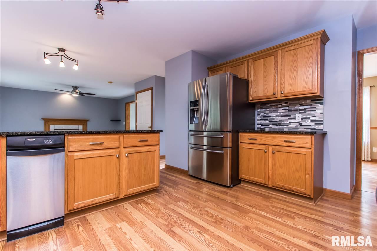 1807 West Geneva Road Peoria, IL 61615 - Photo 11 of 36 Gallery Image 11