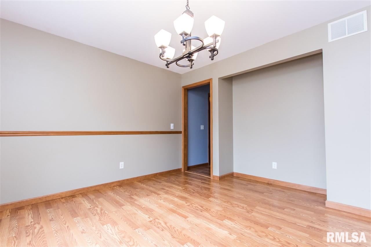 1807 West Geneva Road Peoria, IL 61615 - Photo 15 of 36 Gallery Image 15