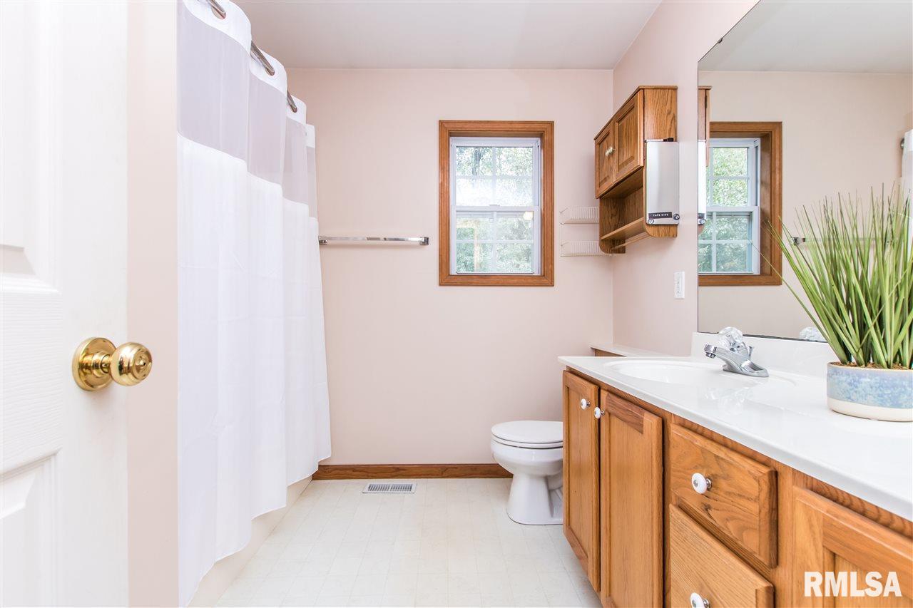 1807 West Geneva Road Peoria, IL 61615 - Photo 22 of 36 Gallery Image 22
