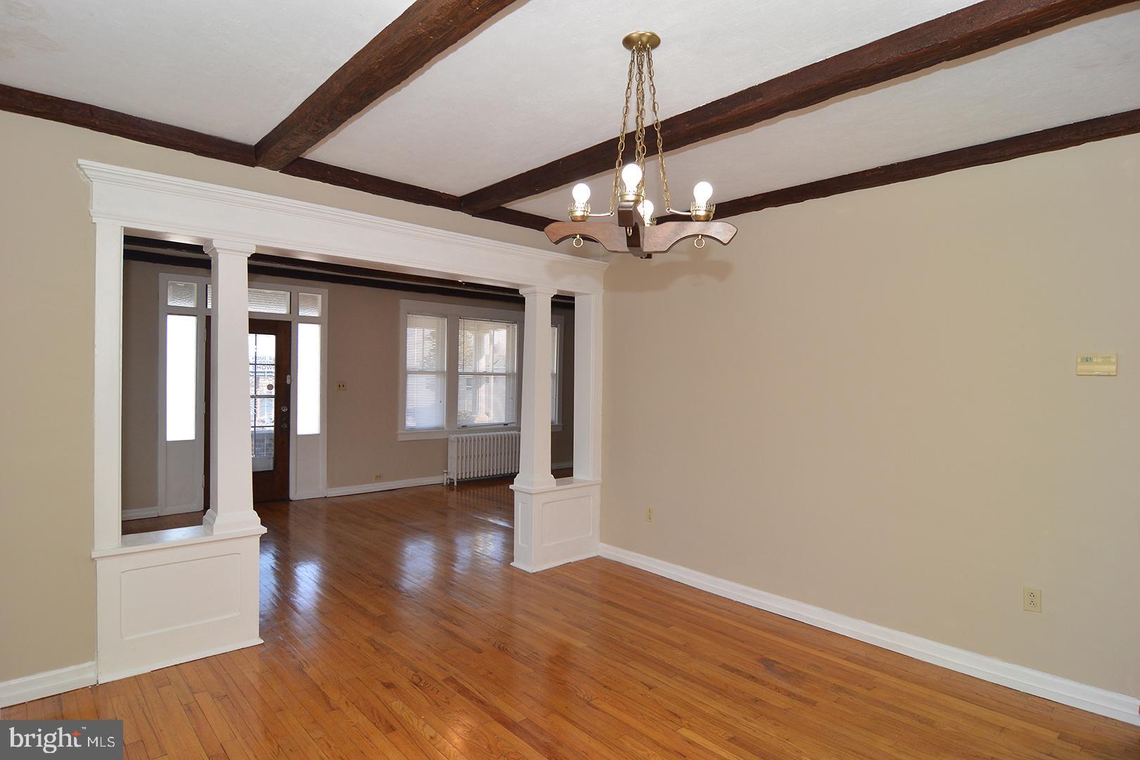 964 Park Avenue Reading, PA 19607 - Photo 8 of 31 Living Room