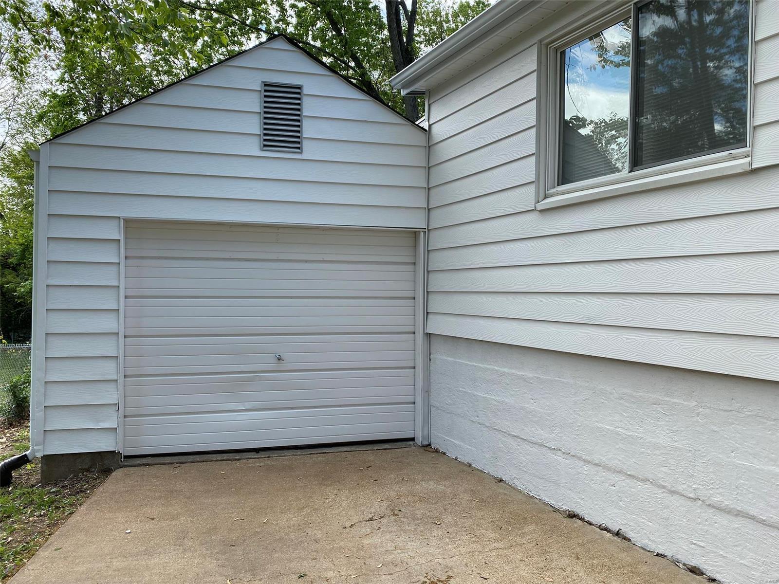 8806 Corwin Drive Jennings, MO 63136 - Photo 4 of 25