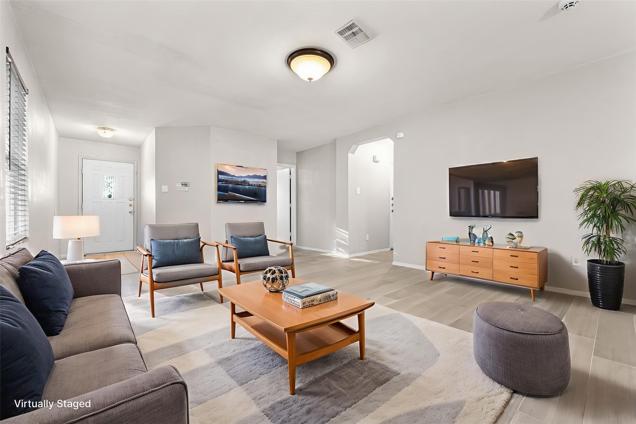 7731 Saddle Run Selma, TX 78154 - Photo 8 of 24 a living room with furniture and a flat screen tv