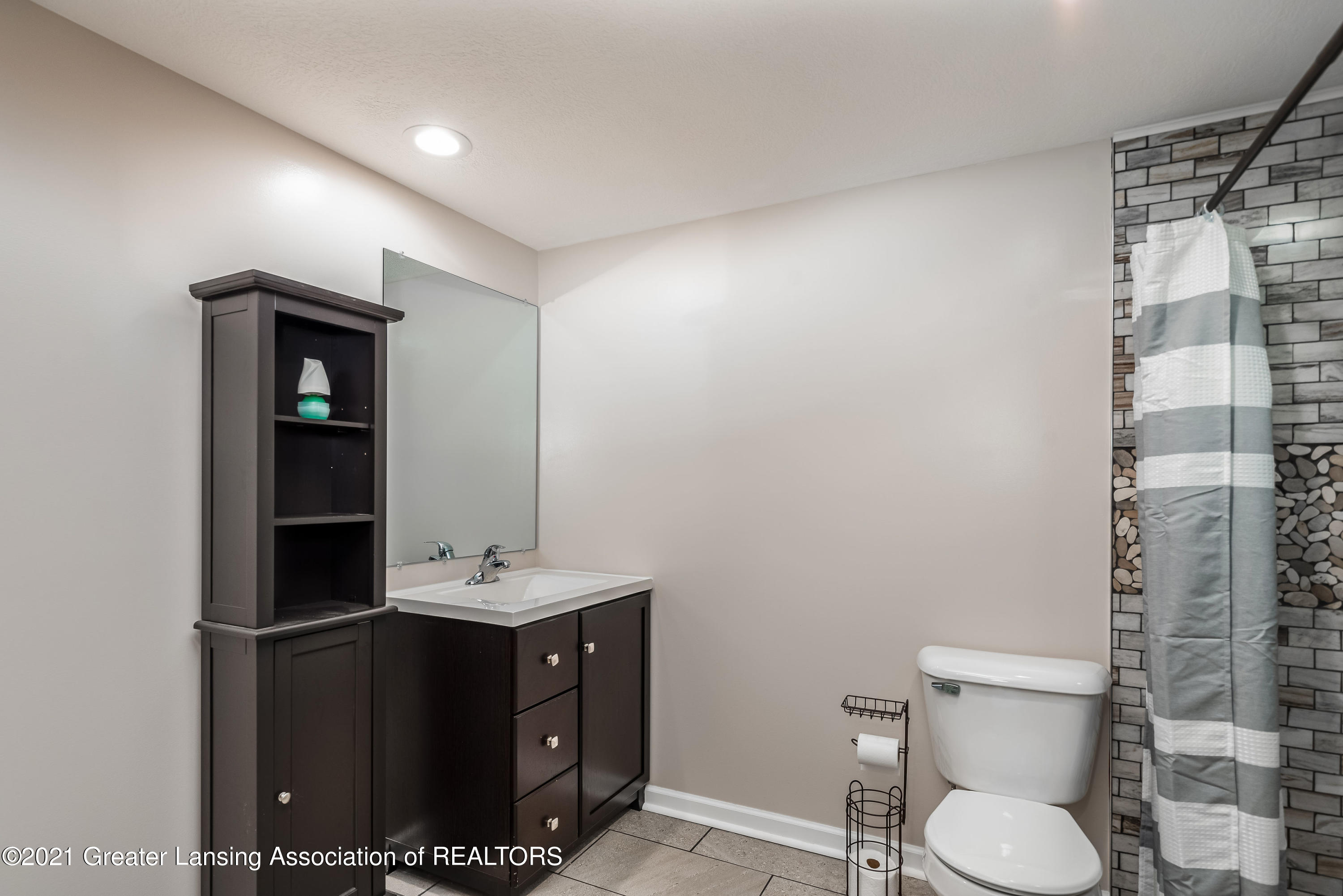 7700 Jason Road Laingsburg, MI 48848 - Photo 10 of 28 Primary bath