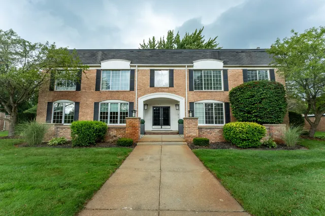 $265,000 | 150 East Long Lake Road, Unit 5, Bloomfield Hills, MI 48304