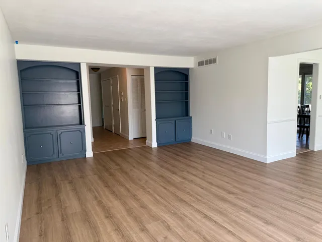 $265,000 | 150 East Long Lake Road, Unit 5, Bloomfield Hills, MI 48304