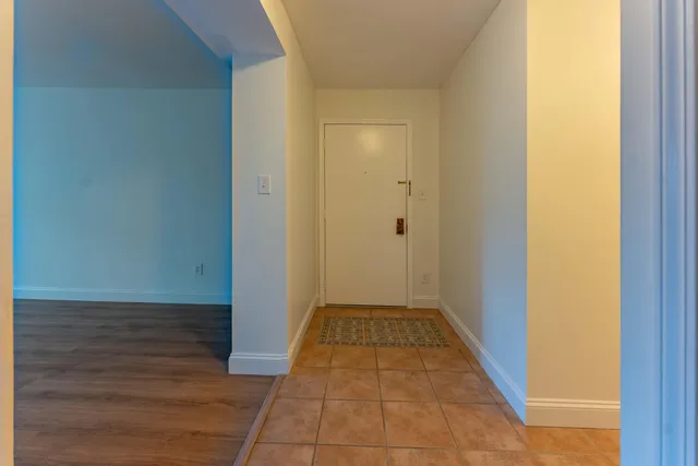 $265,000 | 150 East Long Lake Road, Unit 5, Bloomfield Hills, MI 48304