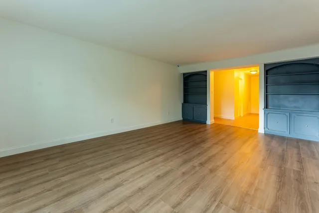 $265,000 | 150 East Long Lake Road, Unit 5, Bloomfield Hills, MI 48304