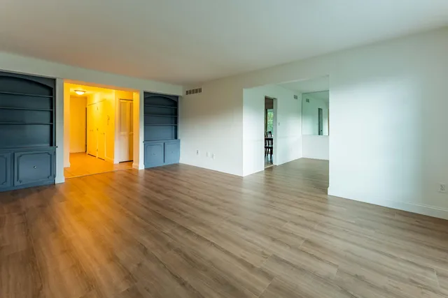 $265,000 | 150 East Long Lake Road, Unit 5, Bloomfield Hills, MI 48304