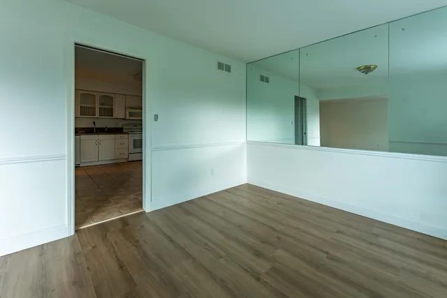 $265,000 | 150 East Long Lake Road, Unit 5, Bloomfield Hills, MI 48304