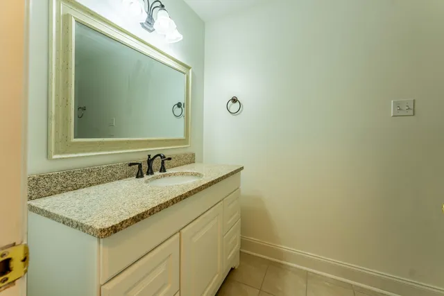 $265,000 | 150 East Long Lake Road, Unit 5, Bloomfield Hills, MI 48304