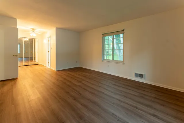 $265,000 | 150 East Long Lake Road, Unit 5, Bloomfield Hills, MI 48304