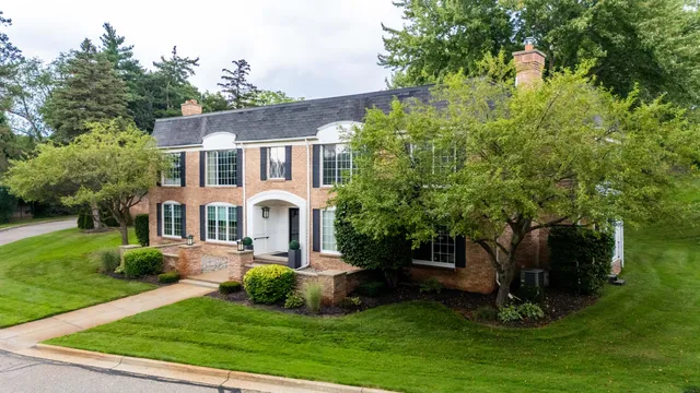 $265,000 | 150 East Long Lake Road, Unit 5, Bloomfield Hills, MI 48304