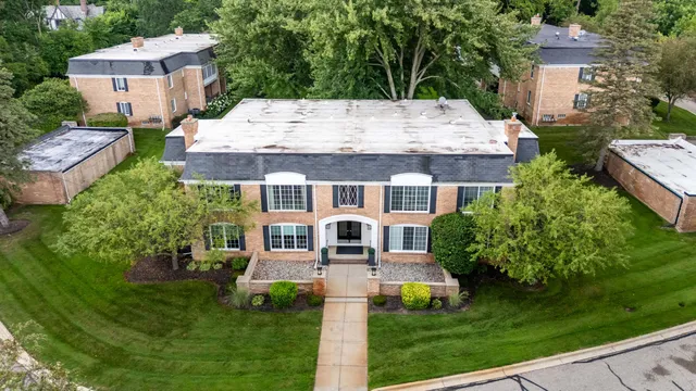 $265,000 | 150 East Long Lake Road, Unit 5, Bloomfield Hills, MI 48304