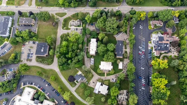 $265,000 | 150 East Long Lake Road, Unit 5, Bloomfield Hills, MI 48304