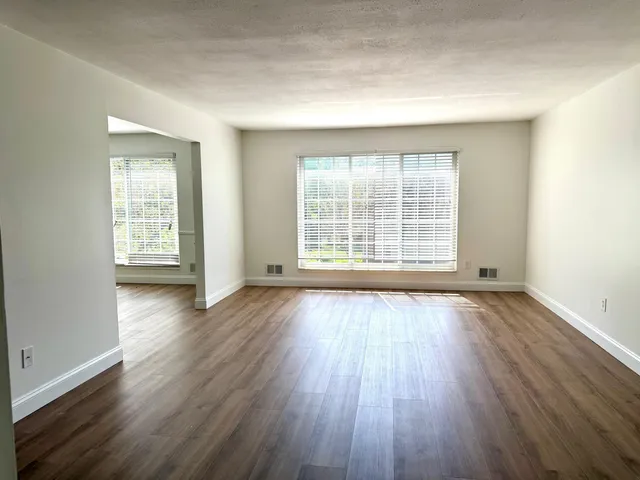 $265,000 | 150 East Long Lake Road, Unit 5, Bloomfield Hills, MI 48304