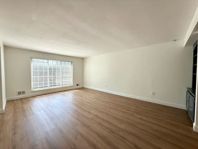 $265,000 | 150 East Long Lake Road, Unit 5, Bloomfield Hills, MI 48304