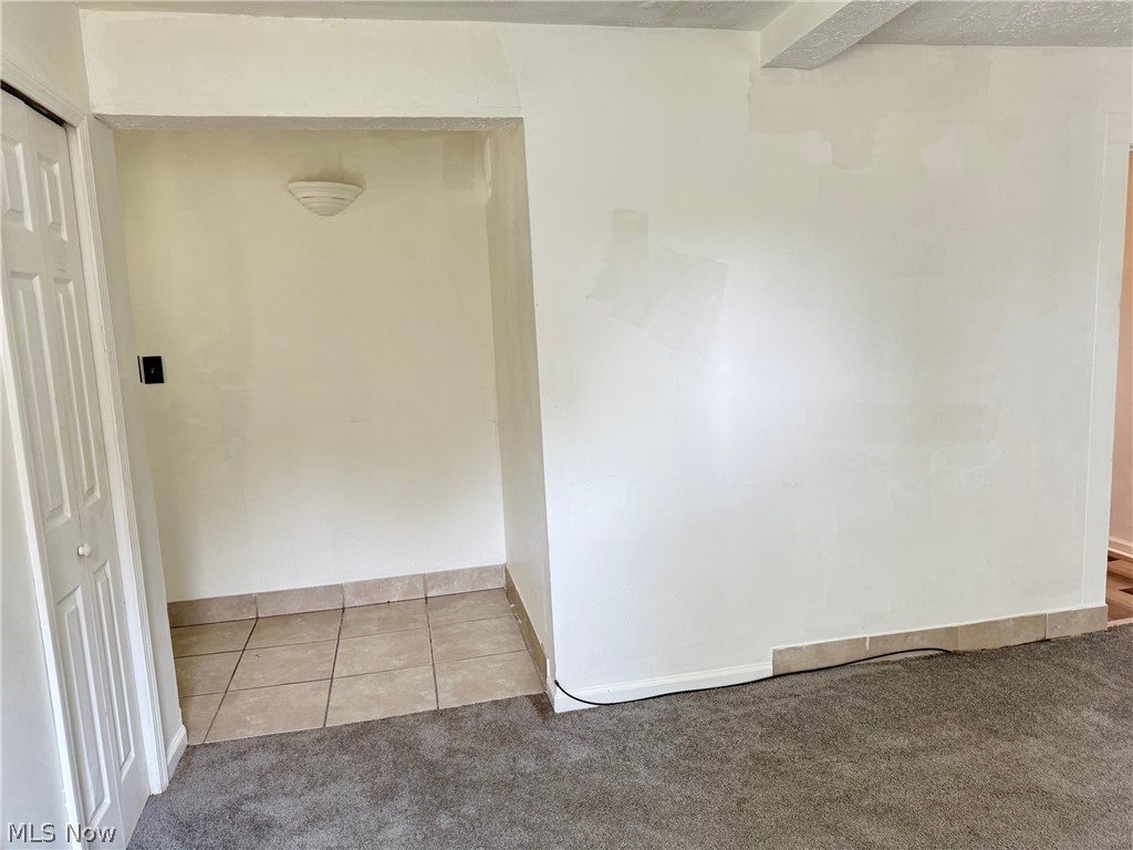 459 Patterson Avenue Akron, OH 44310 - Photo 15 of 24 1st floor foyer into living room.