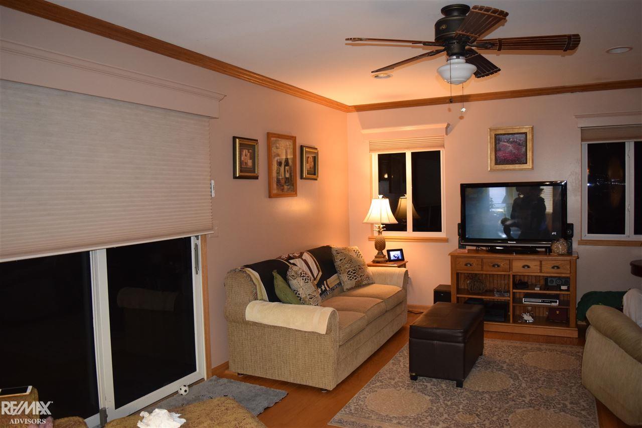 27565 Riviera Street Harrison Township, MI 48045 - Photo 9 of 29 Family room