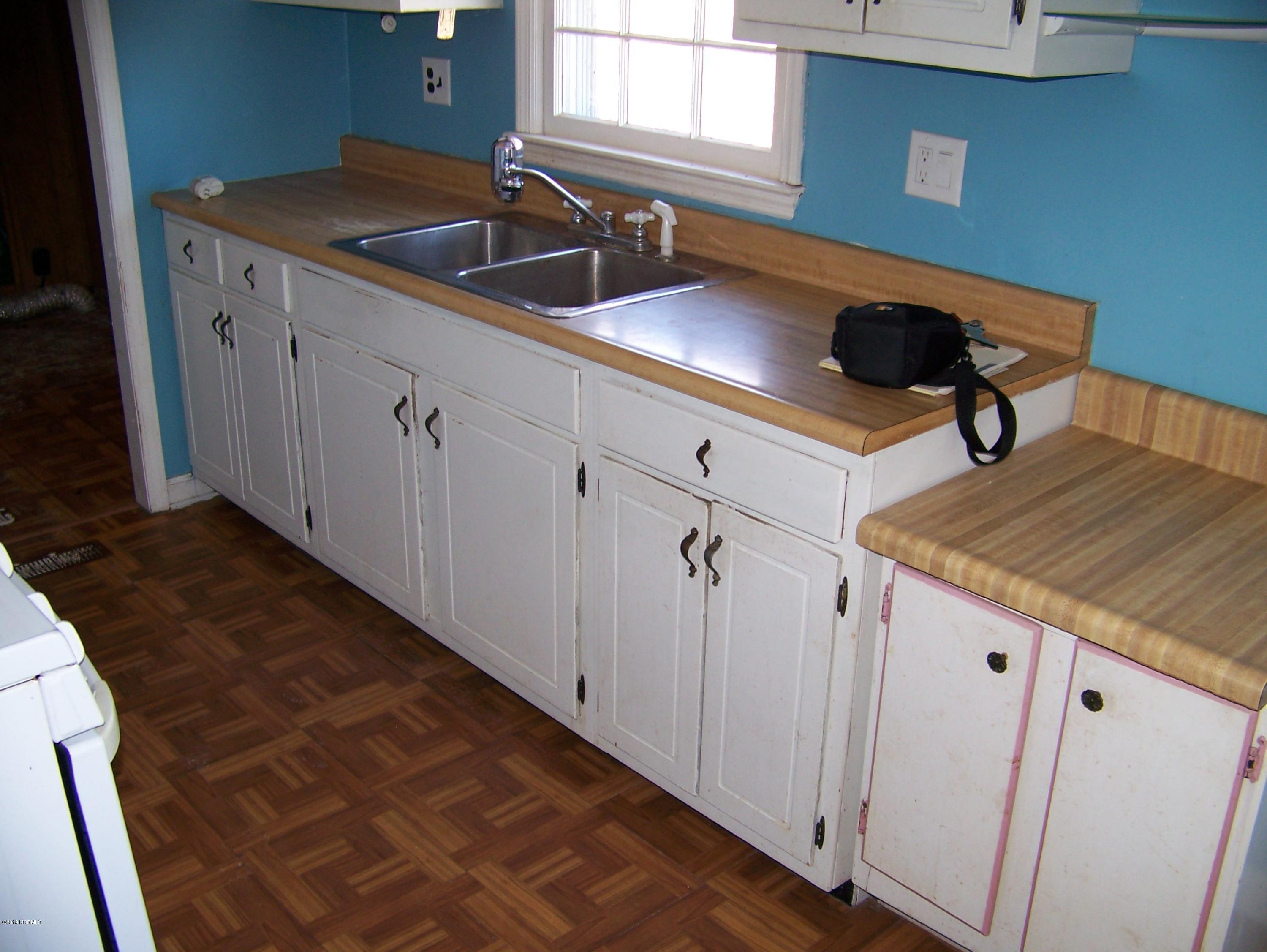 194 Newport Loop Road Newport, NC 28570 - Photo 3 of 14 100_3468