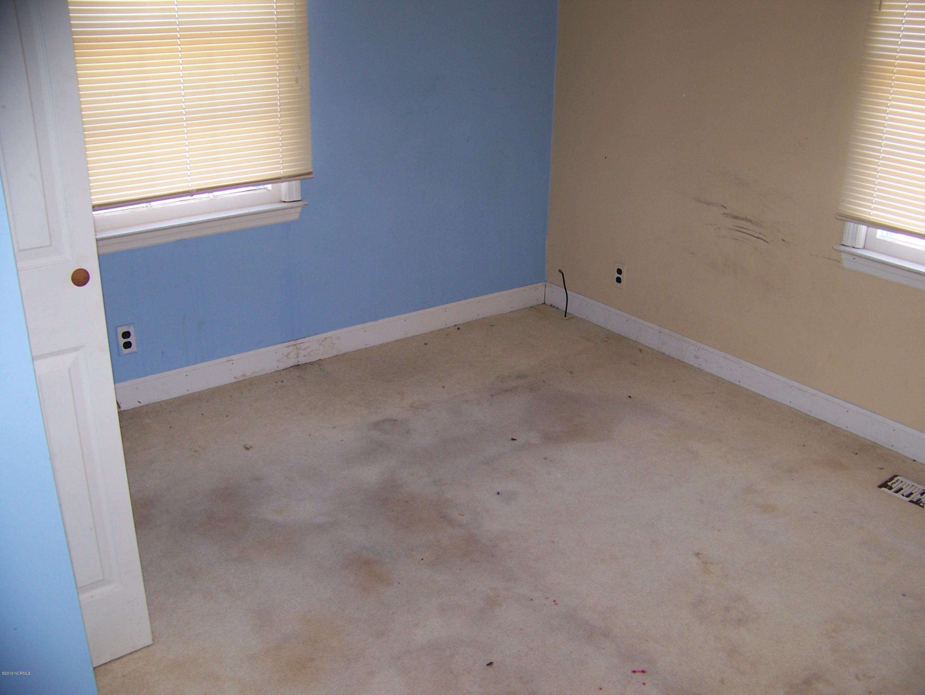 194 Newport Loop Road Newport, NC 28570 - Photo 6 of 14 100_3482