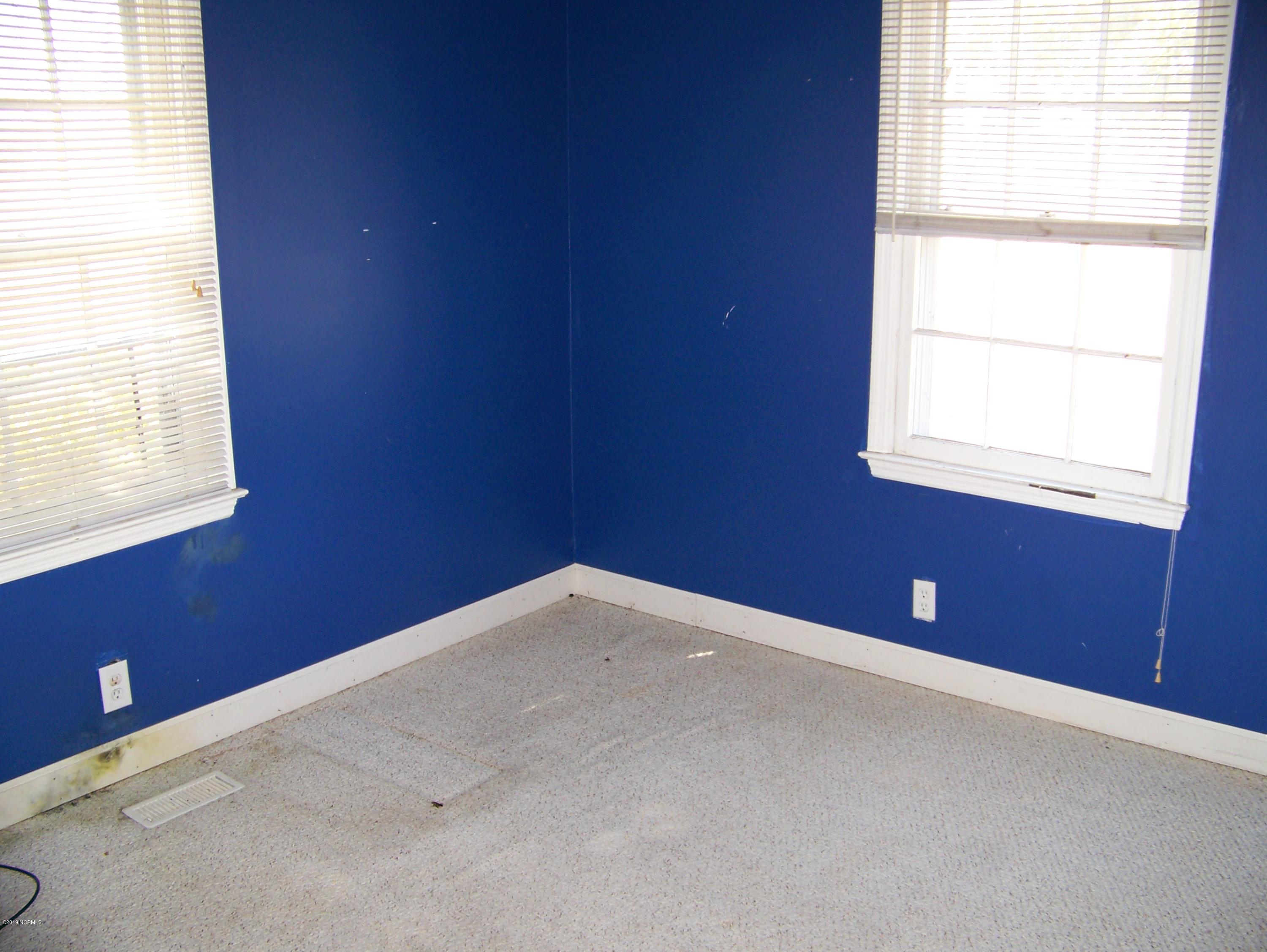 194 Newport Loop Road Newport, NC 28570 - Photo 7 of 14 100_3483