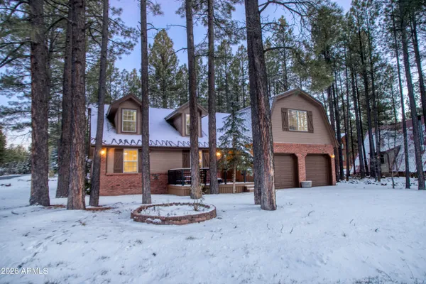 a view of a house with backyard and trees