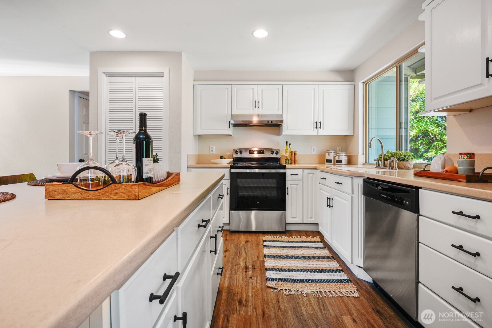 8910 Northeast 195th Street Bothell, WA 98011 - Photo 11 of 33