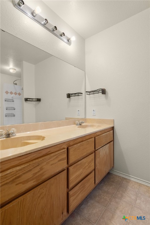 1103 Katelyn Circle Copperas Cove, TX 76522 - Photo 9 of 16 a bathroom with a sink and a bathtub