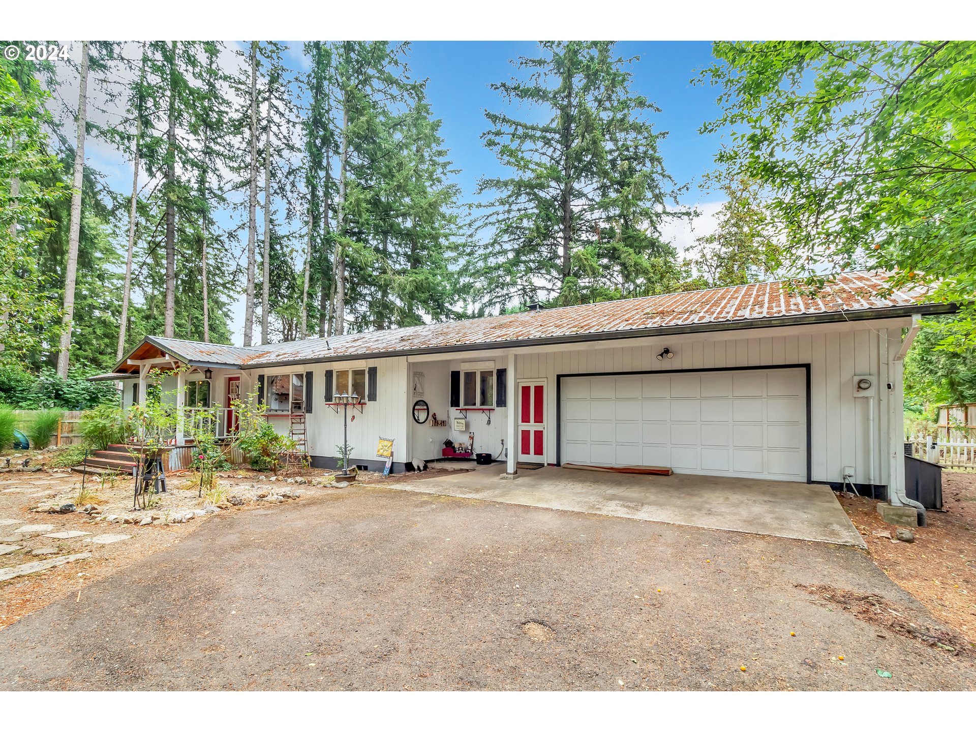 37092 Row River Road Dorena, OR 97434 - Photo 2 of 41 Gallery Image 2