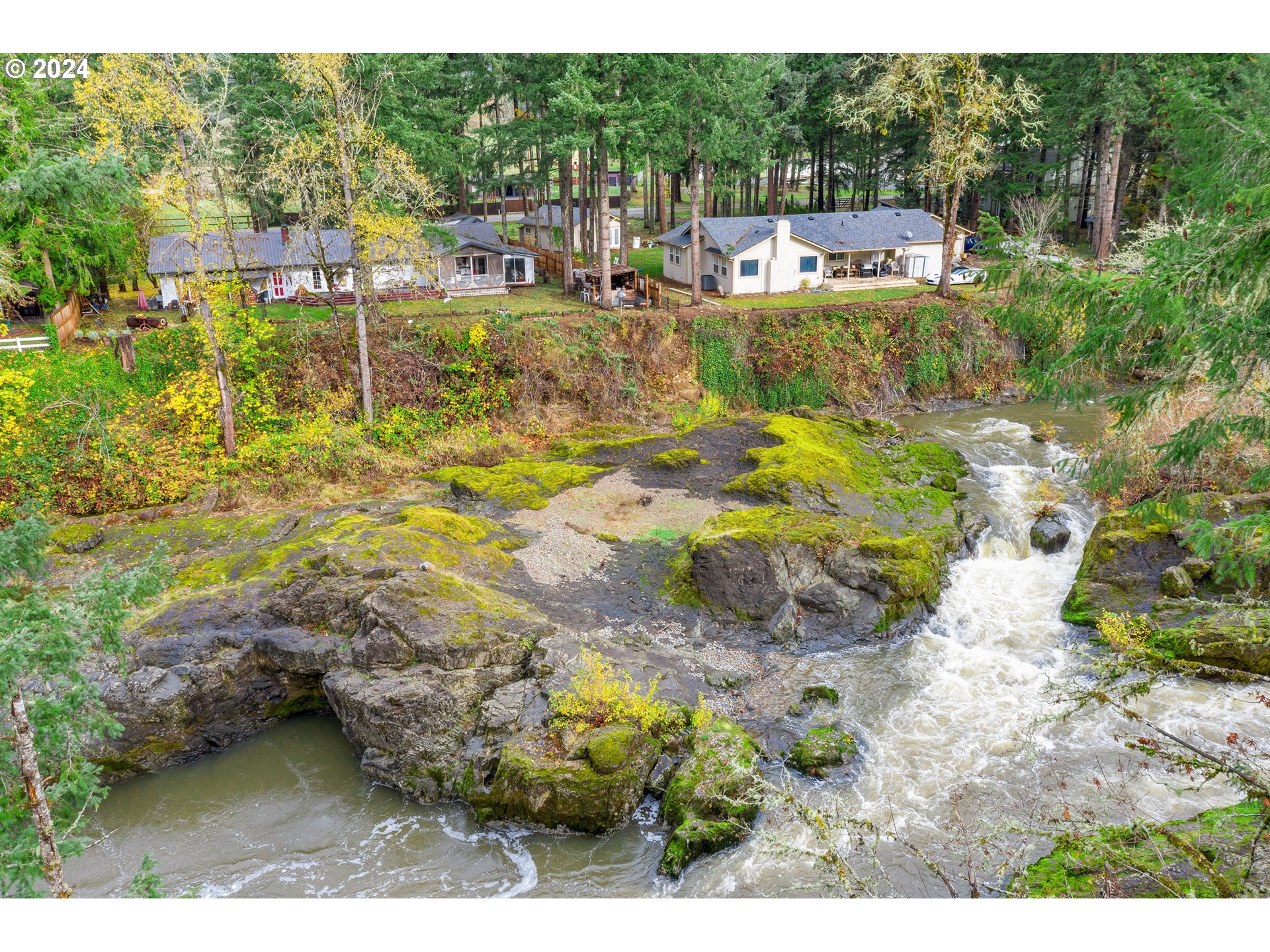 37092 Row River Road Dorena, OR 97434 - Photo 6 of 41 Gallery Image 6