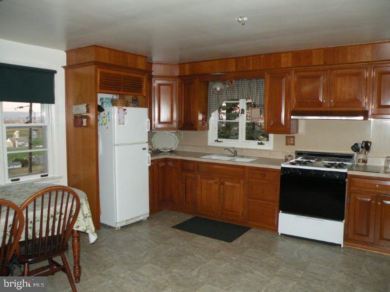 4998 Strasburg Road Kinzers, PA 17535 - Photo 6 of 24 Gallery Image 6