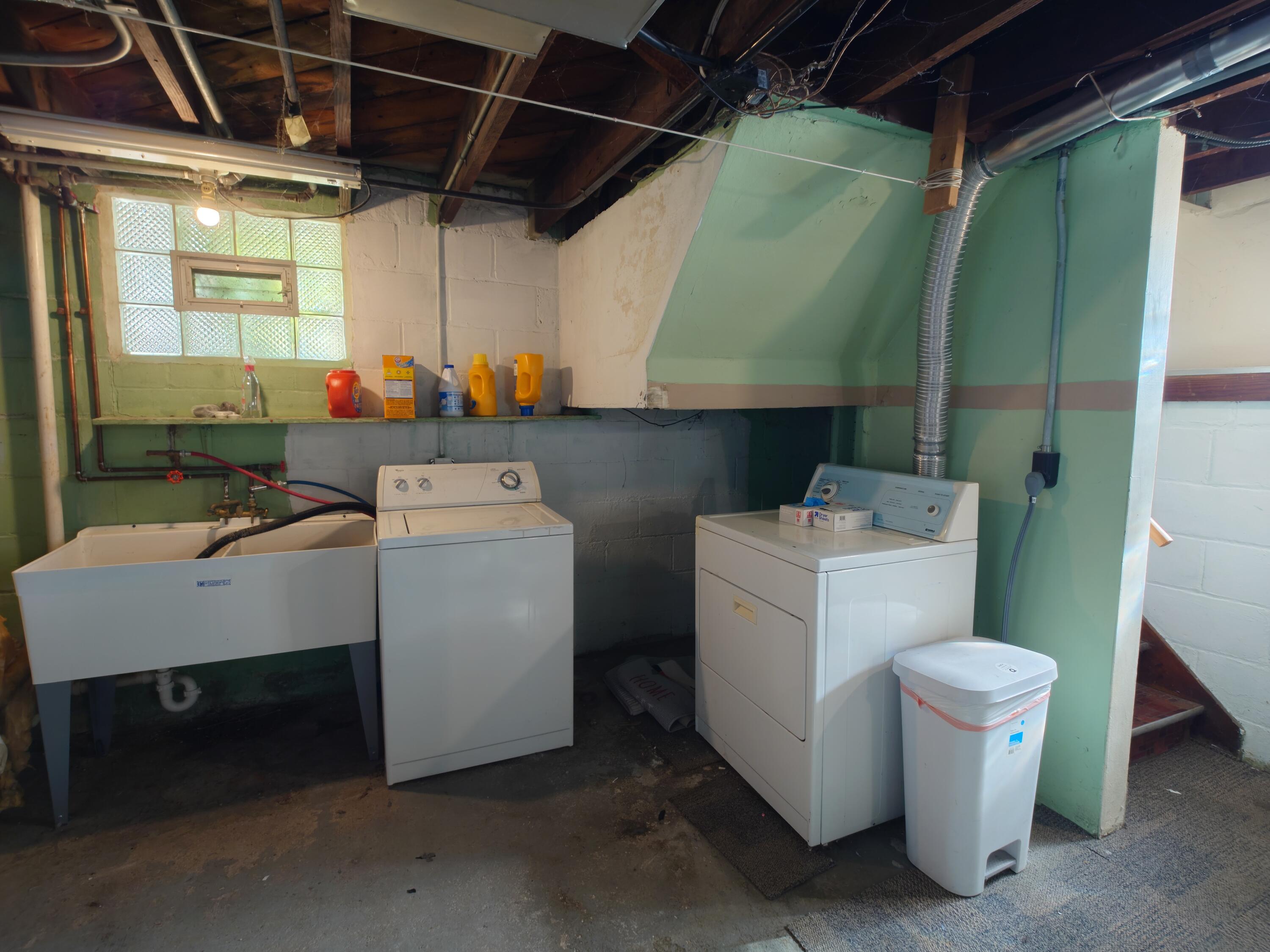 2451 North 65th Street Milwaukee, WI 53213 - Photo 21 of 24 Laundry
