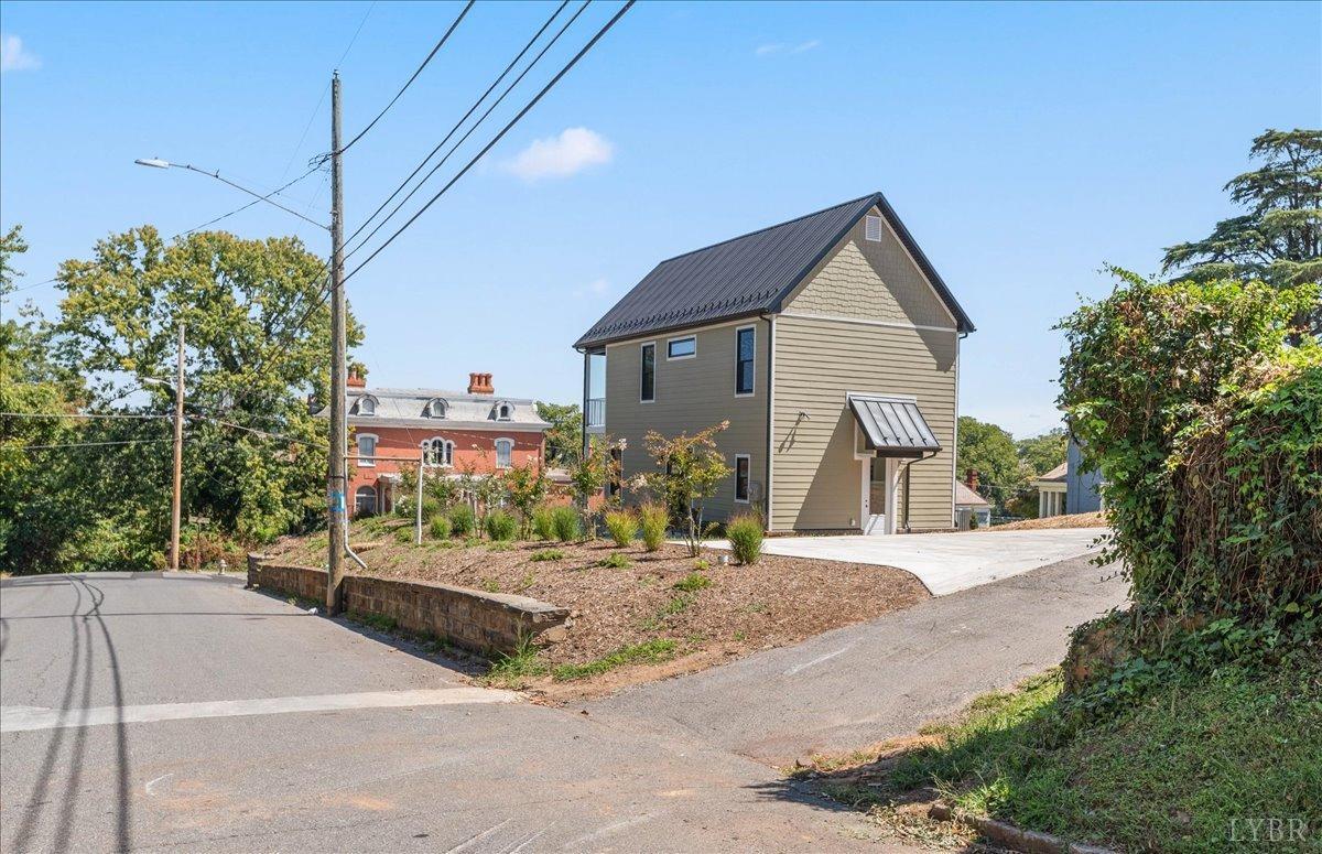 1101 Harrison Street Lynchburg, VA 24504 - Photo 57 of 66 a view of a house with a street