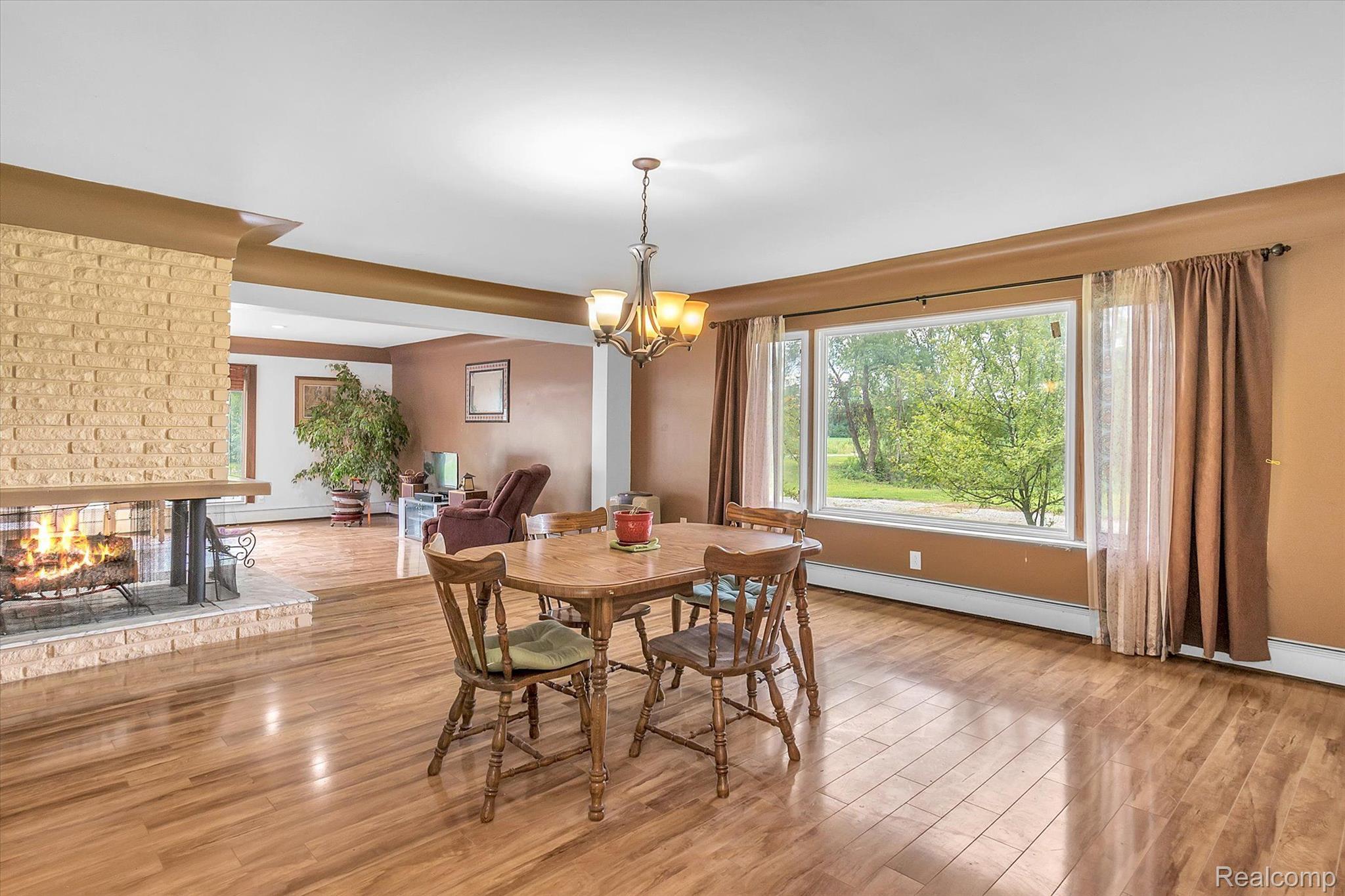 9055 Morton Taylor Road Belleville, MI 48111 - Photo 20 of 55 DINING ROOM
