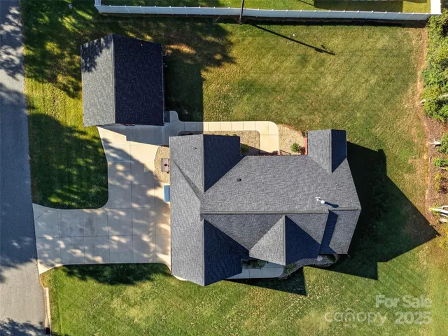 an aerial view of a house having yard