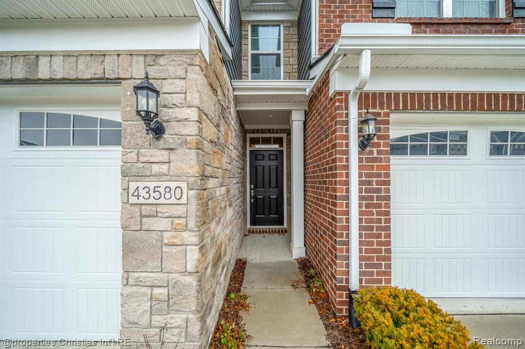 43580 Prospect Lane Novi, MI 48375 - Photo 2 of 27