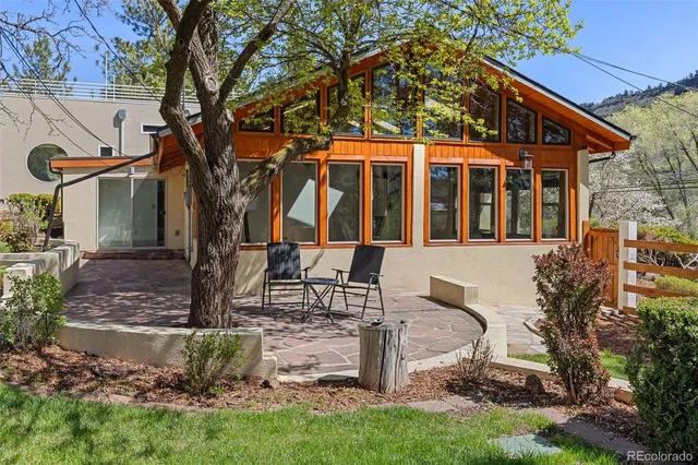 a view of a house with backyard and sitting area