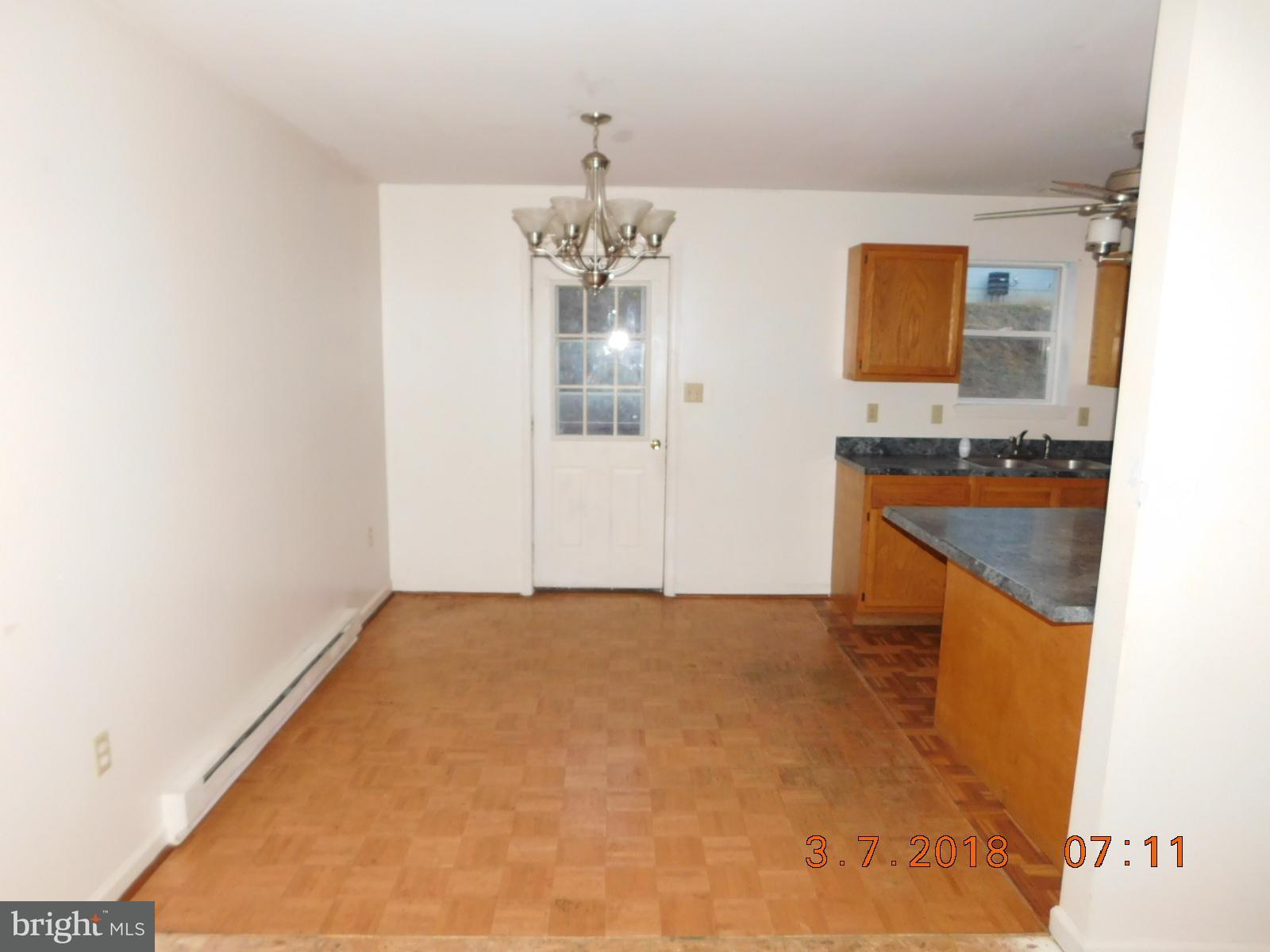 995 Weavertown Road Lebanon, PA 17046 - Photo 3 of 16 Dining Area