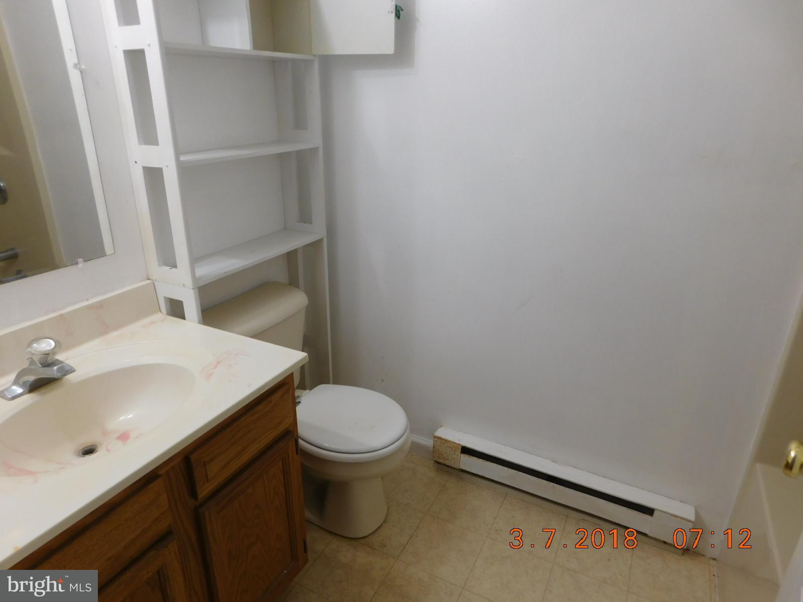 995 Weavertown Road Lebanon, PA 17046 - Photo 9 of 16 Full Bathroom