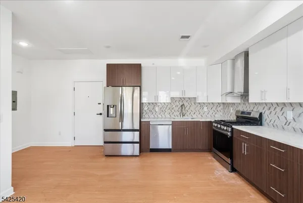 $2,200 | 1108 McBride Avenue, Unit 1, Woodland Park, NJ 07424