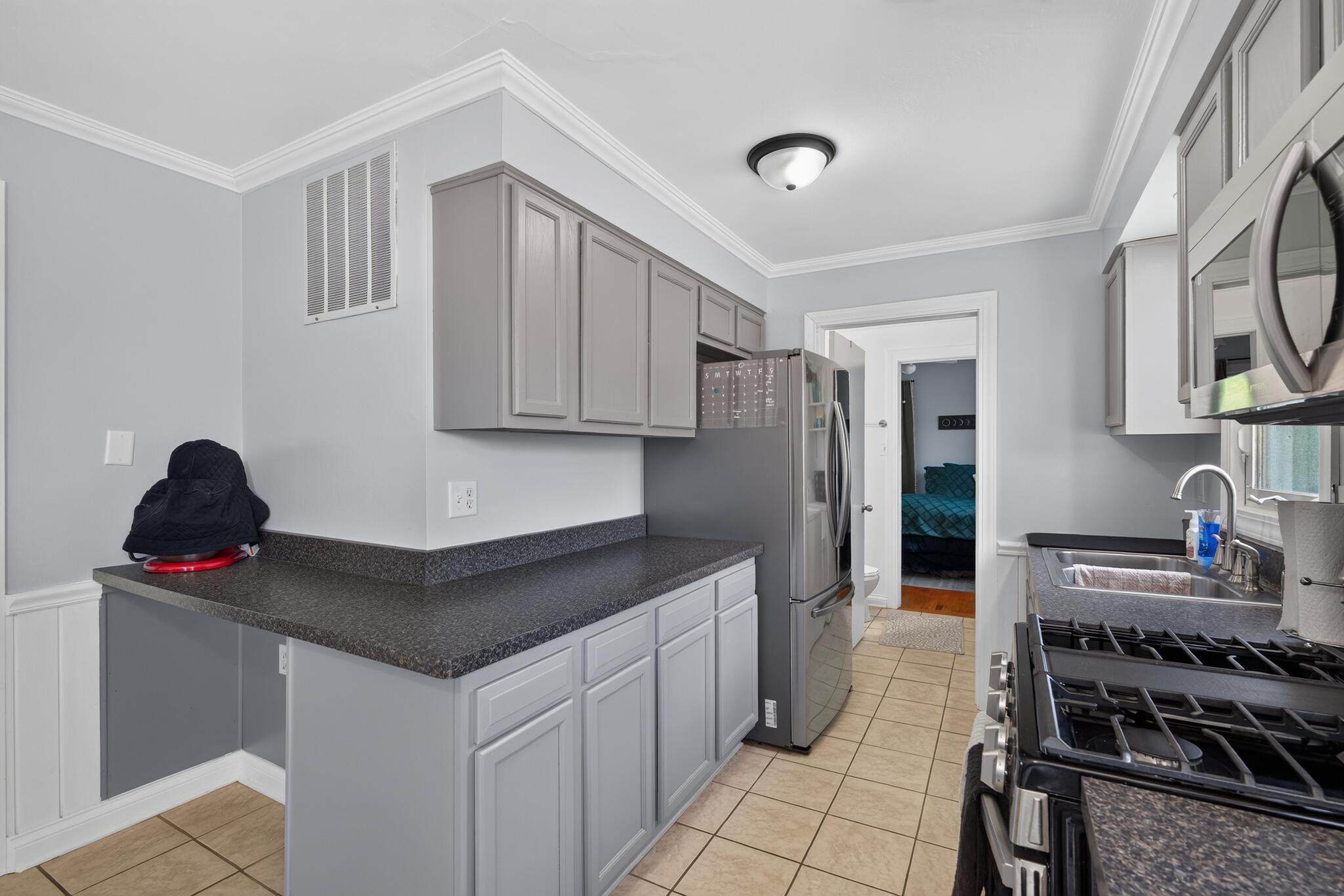 722 Fremont Road Valparaiso, IN 46385 - Photo 10 of 24 2048x1366