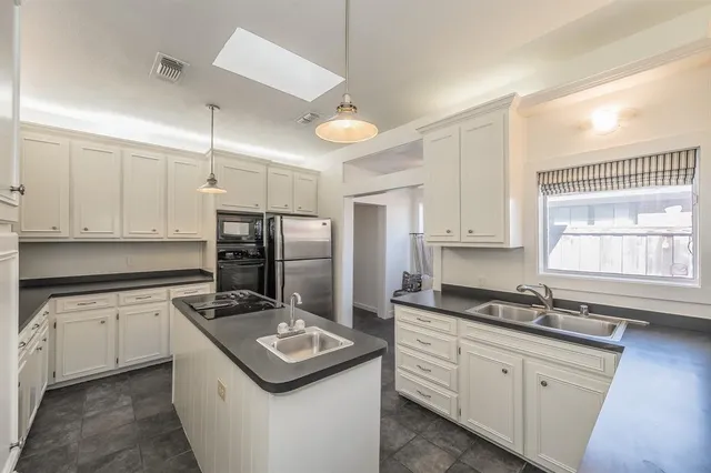 $2,795 | 2412 Kenley Street, Fort Worth, TX 76107