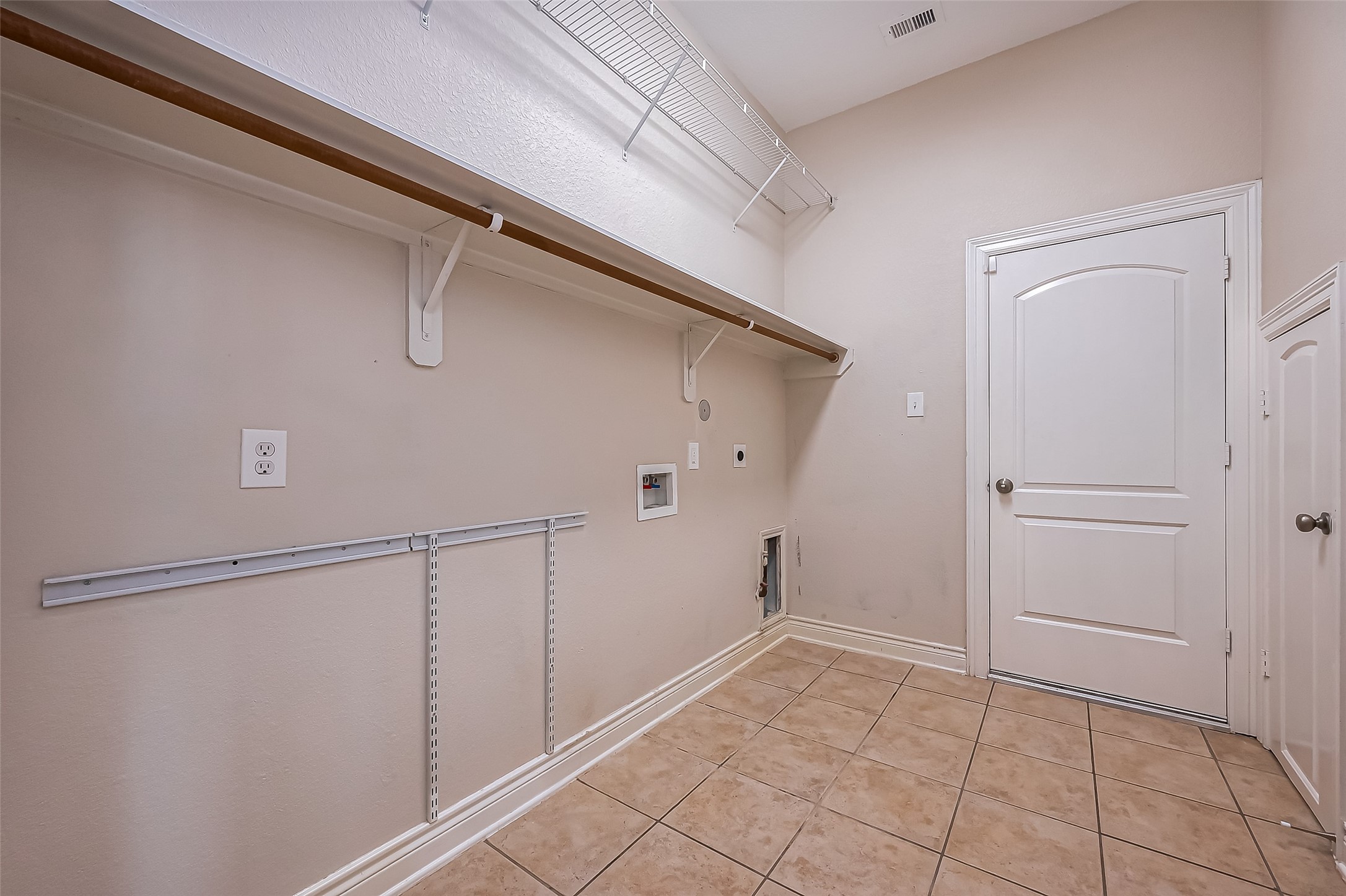 19010 Grove Valley Trail Houston, TX 77084 - Photo 21 of 50 a view of a garage