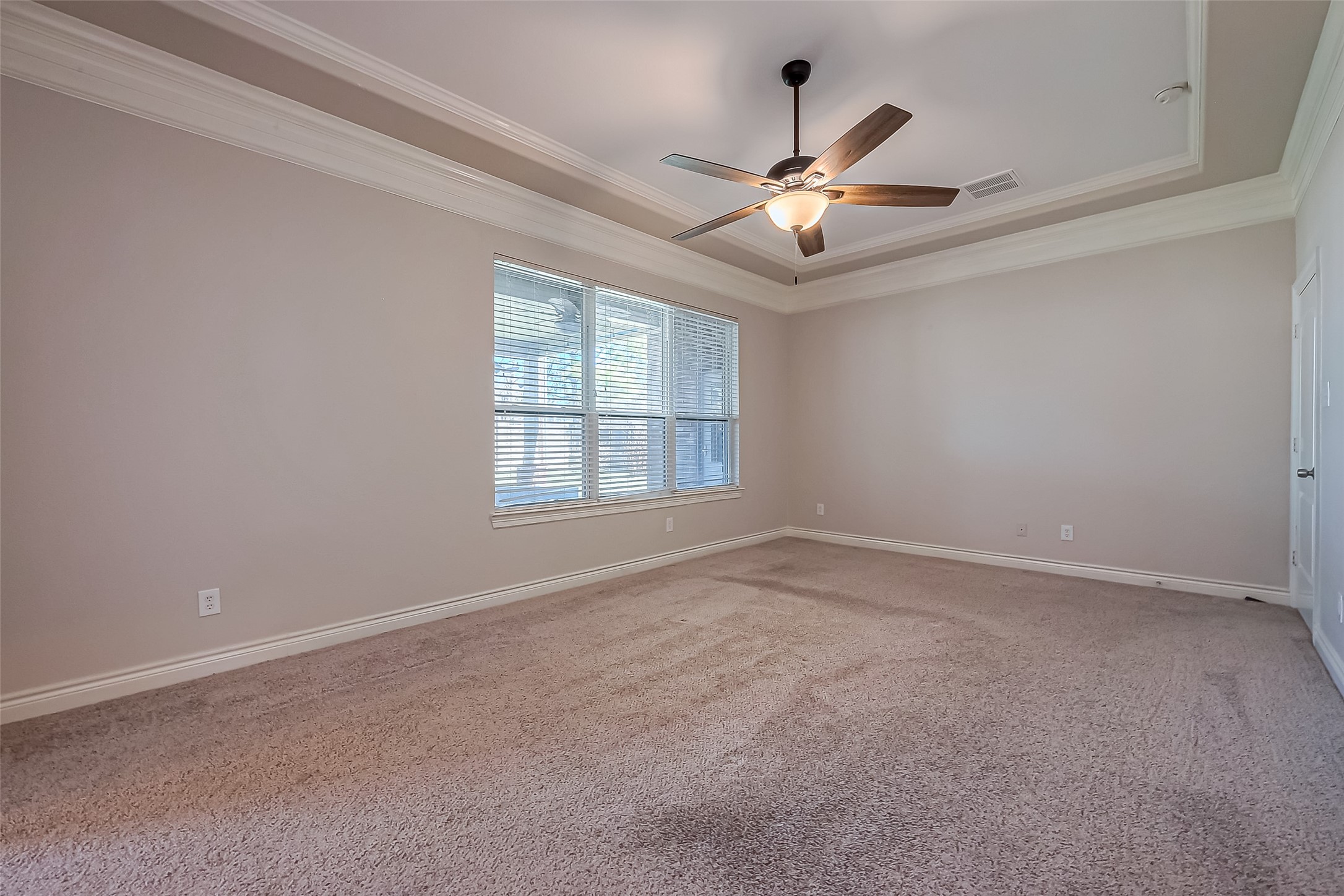 19010 Grove Valley Trail Houston, TX 77084 - Photo 23 of 50 an empty room with ceiling fan and windows