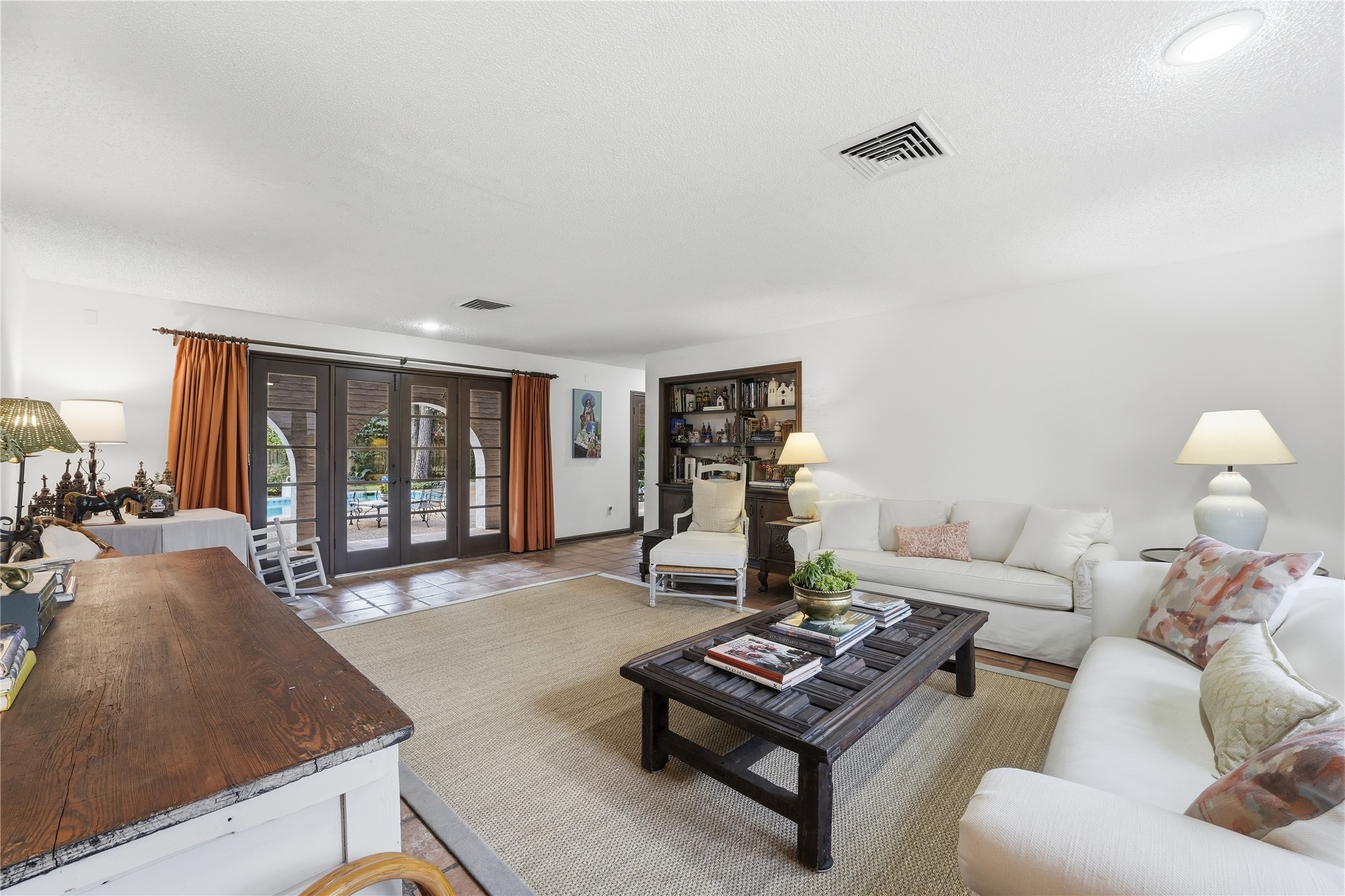 411 Hunters Park Lane Houston, TX 77024 - Photo 12 of 25