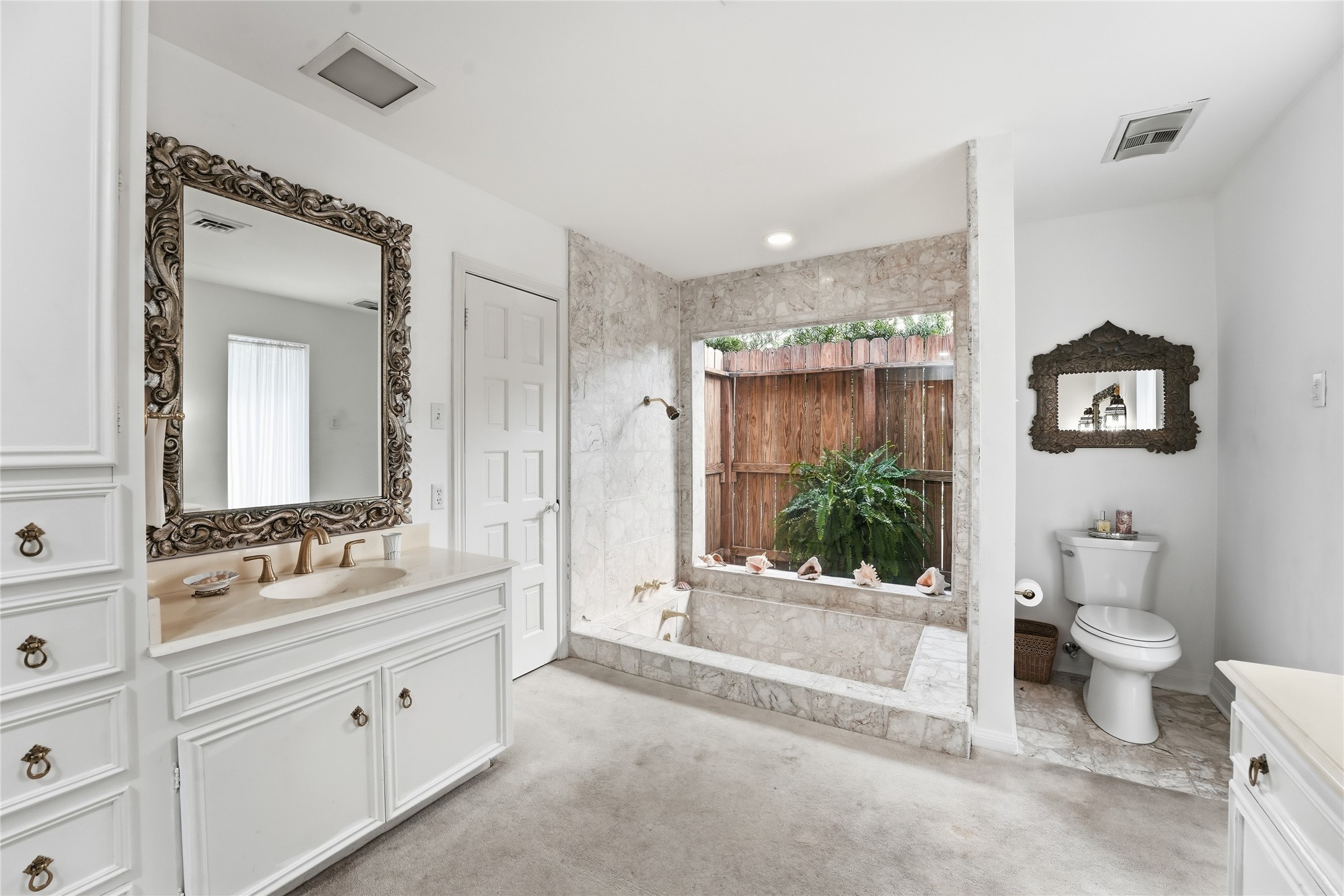 411 Hunters Park Lane Houston, TX 77024 - Photo 14 of 25