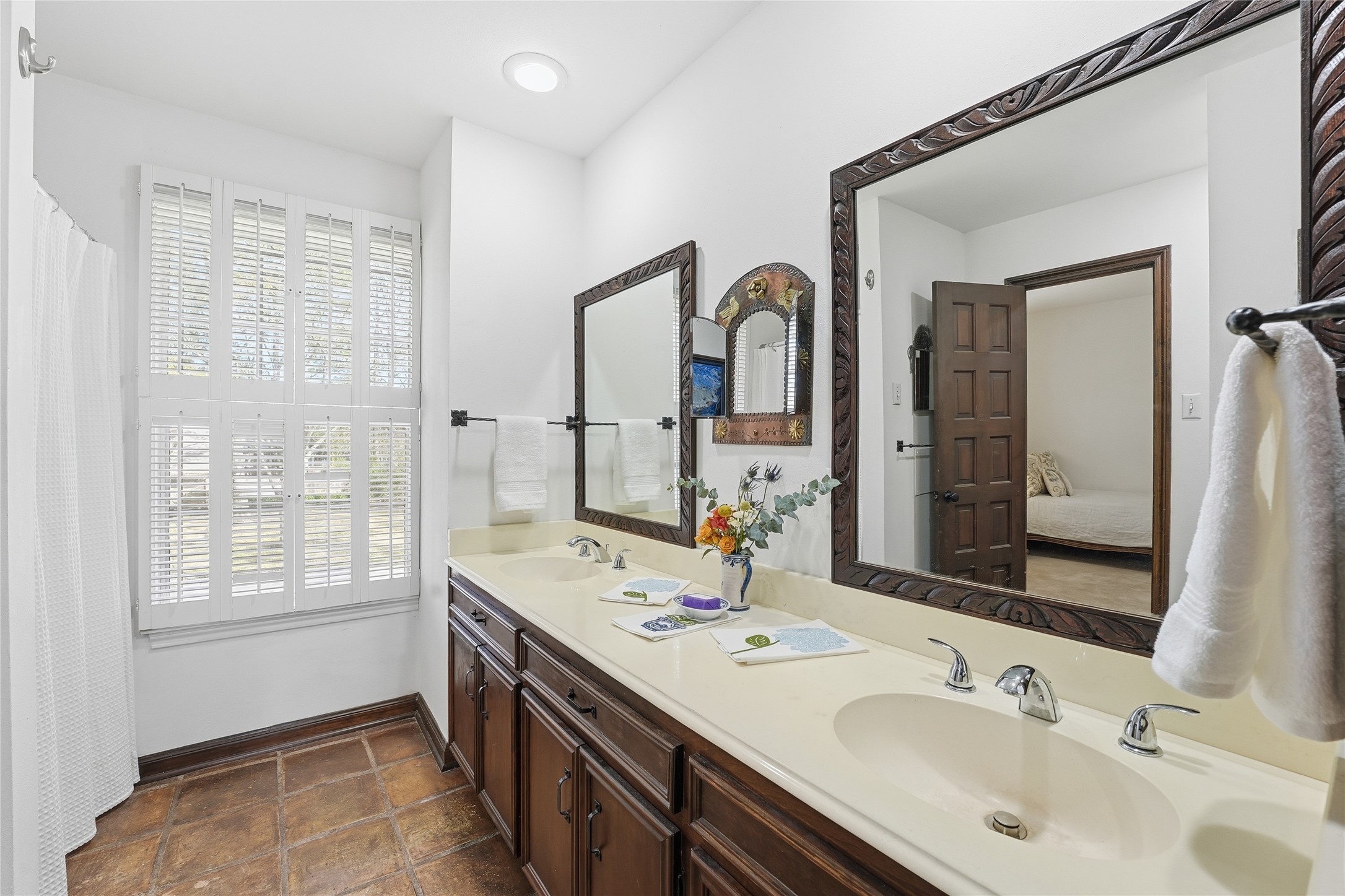 411 Hunters Park Lane Houston, TX 77024 - Photo 18 of 25